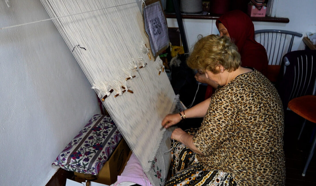 ISPARTA (AA) – Isparta'nın Keçiborlu ilçesindeki İstasyon Sanat Evi, kadınların