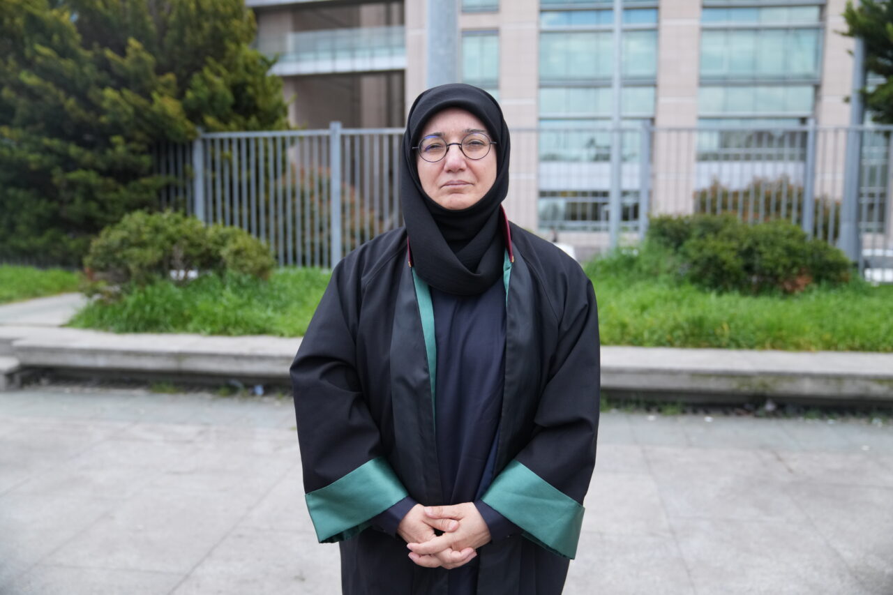 - Avukat Gülden Sönmez:
- "İsrail biliyorsunuz yani sözde bir hukuk