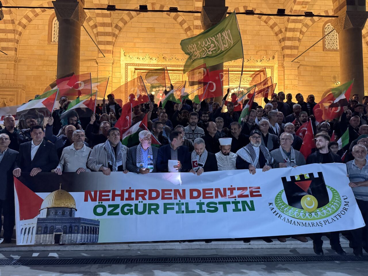 MALATYA (AA) – Malatya, Kahramanmaraş ve Adıyaman'da vatandaşlar, İsrail'in Gazze'ye