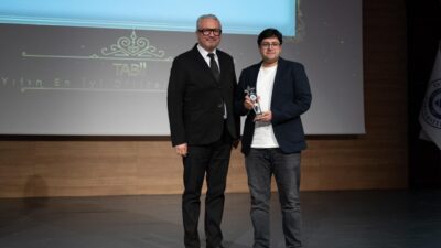 - Törende, Anadolu Ajansı "Yılın Haber Ajansı" ödülüne layık görüldü