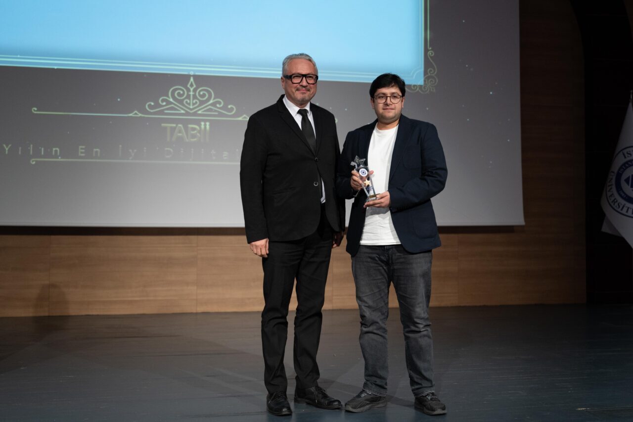 - Törende, Anadolu Ajansı "Yılın Haber Ajansı" ödülüne layık görüldü