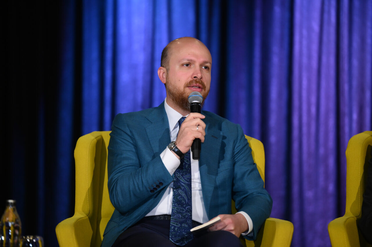 - YETEV Mütevelli Heyeti Başkanı Necmeddin Bilal Erdoğan:
- "Normalde Türkiye'de