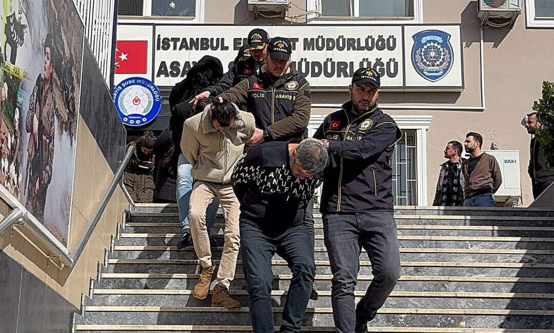 İSTANBUL (AA) – İstanbul ve İzmir'de düzenlenen fuhuş operasyonunda gözaltına