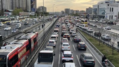 - Avrupa Yakası'nda D-100 kara yolunda, Cevizlibağ, Mecidiyeköy ve 15