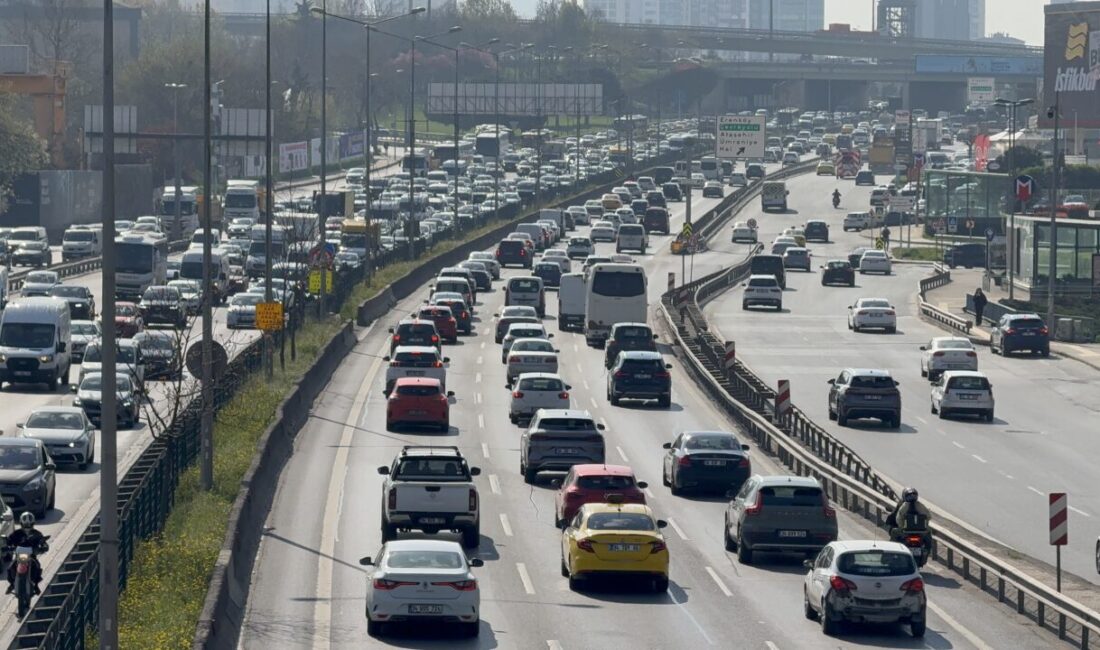 İSTANBUL (AA) – İstanbul'da haftanın ikinci iş gününde sabah saatlerinde