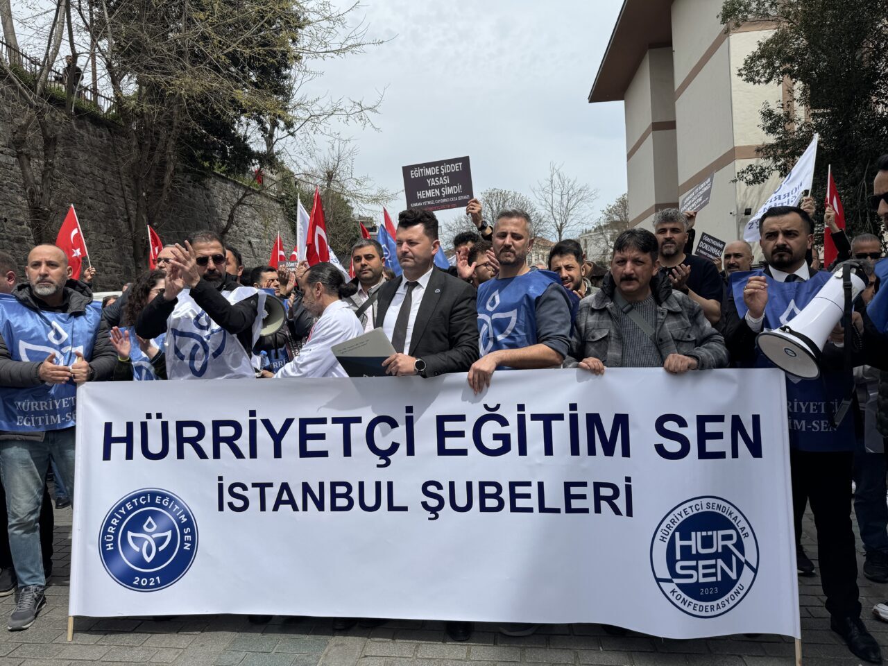 İSTANBUL (AA) – Şanlıurfa'nın Siverek ilçesinde eski bir öğrencinin okuluna