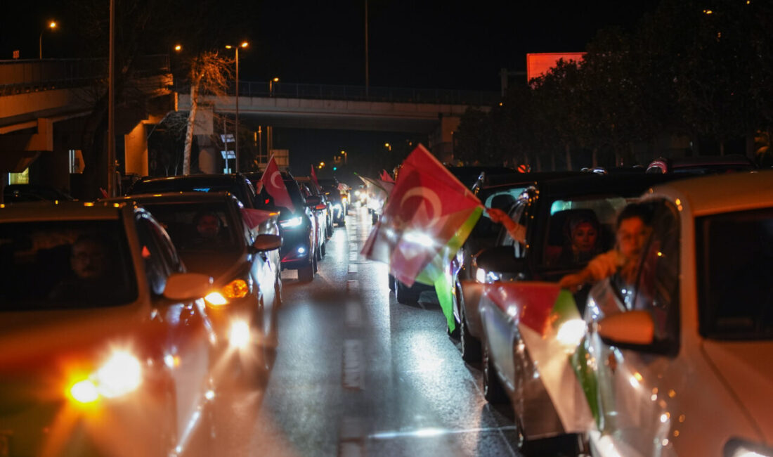 İSTANBUL (AA) – İstanbul'da, İsrail'in Gazze'ye yönelik saldırılarını protesto etmek