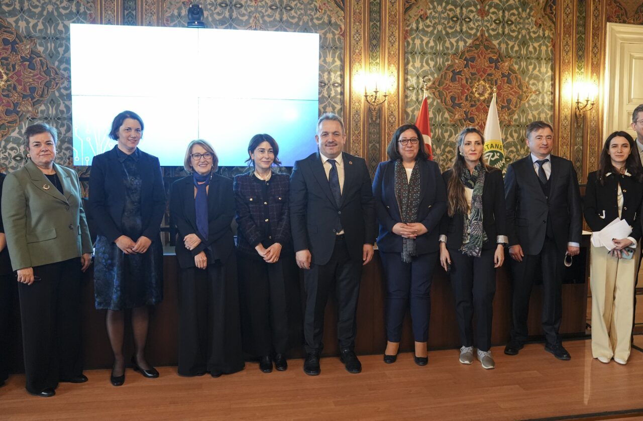 - Adli Tıp Kurumu Başkanı Hızır Aslıyüksek:
- "İhtisas dairelerimizde adli