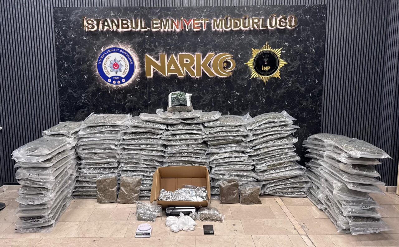 İSTANBUL (AA) – İstanbul'da yaklaşık 176 kilogram uyuşturucunun ele geçirildiği