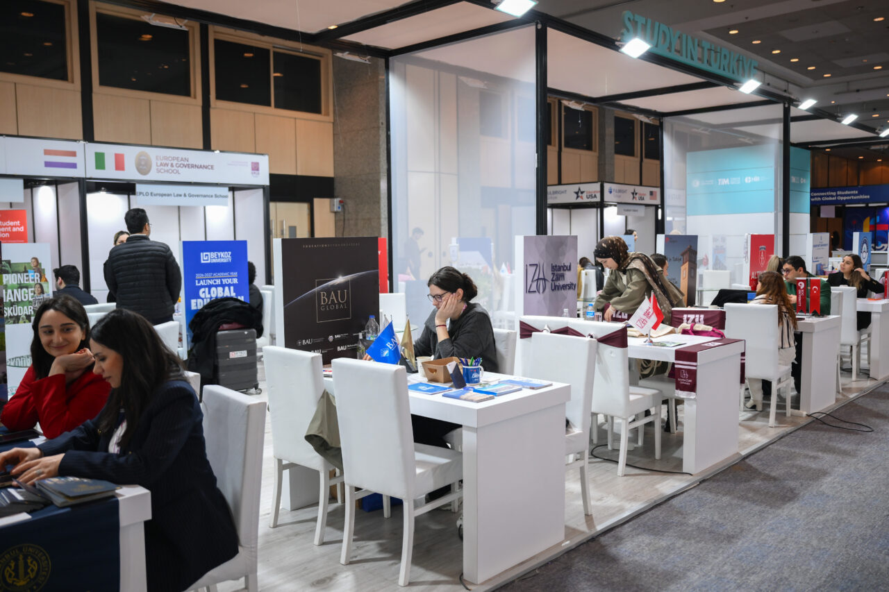 - Şili Özerk Üniversitesi Bilimsel Eğitim alanında UNESCO Kürsüsü Başkanı