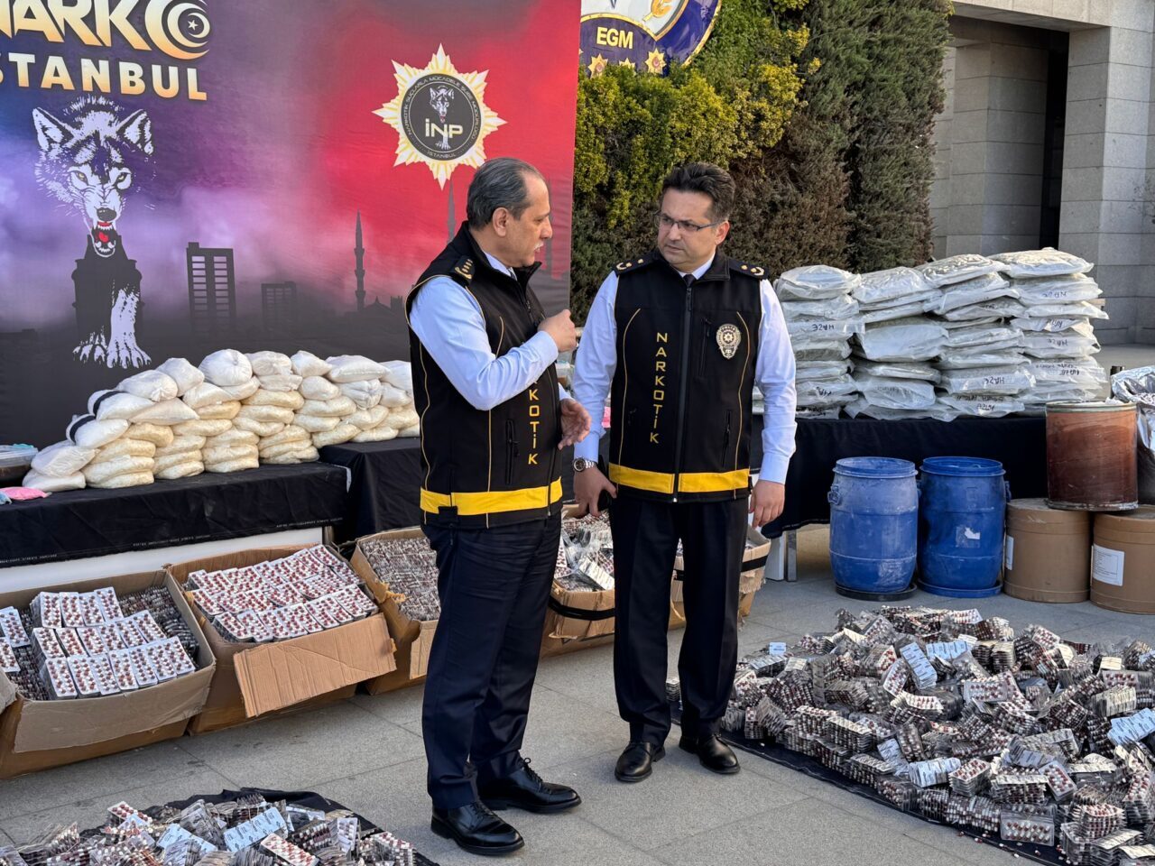 - Operasyonlarda 306 kilo 385 gram uyuşturucu, 3 milyon 696