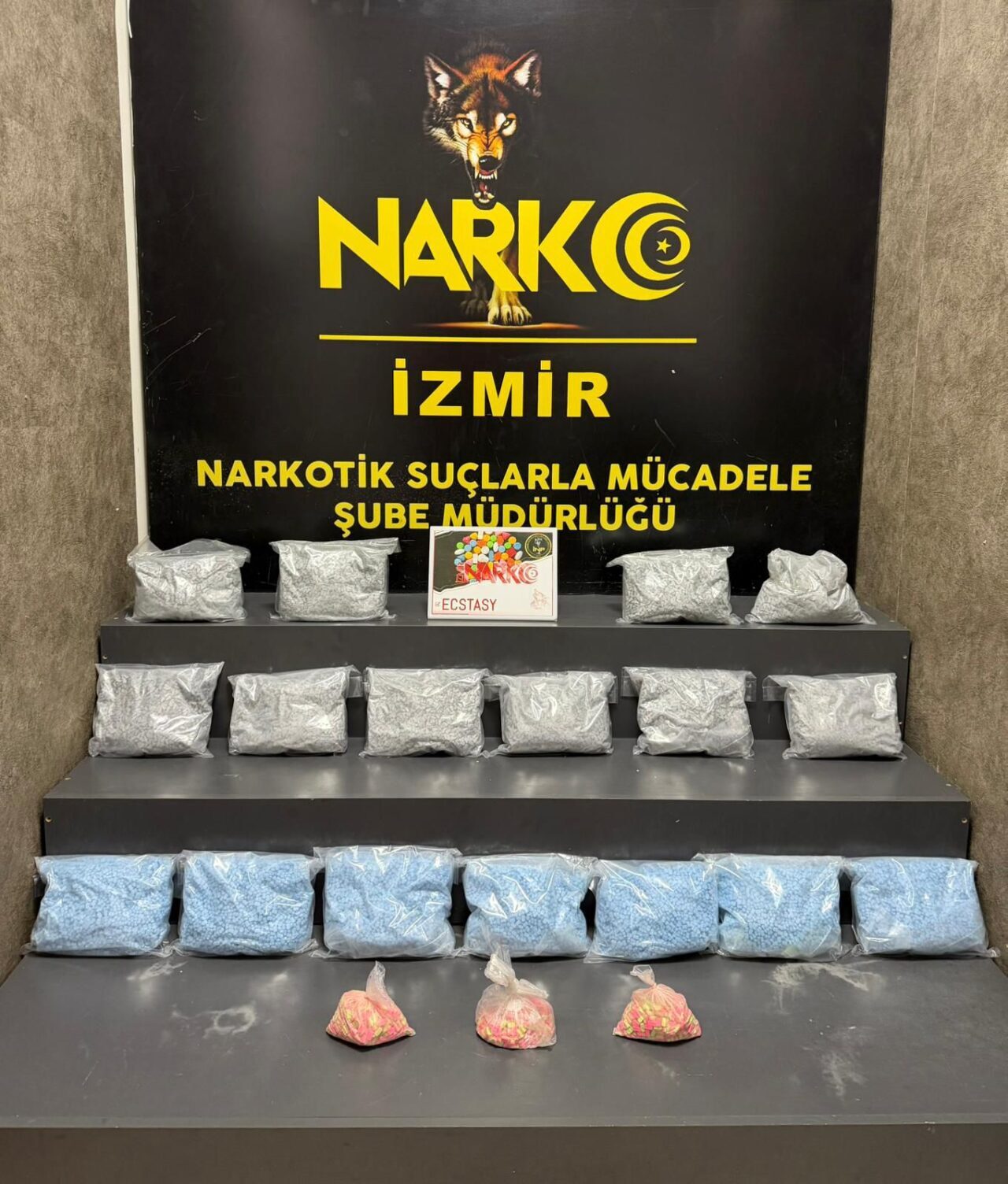 İZMİR (AA) – İzmir'de bir eve düzenlenen operasyonda 101 bin