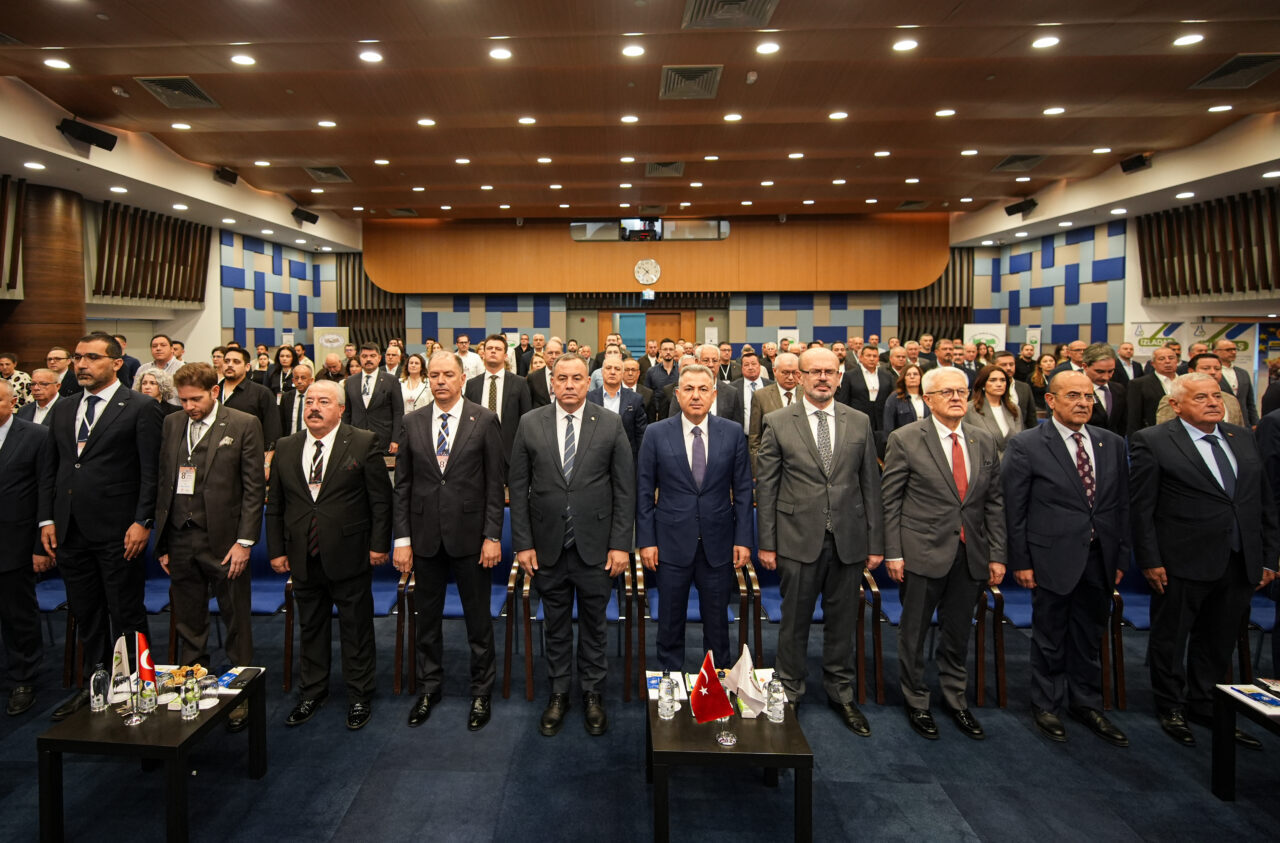 İZMİR (AA) – İzmir'de, "Türk Pamuğunda Kritik Eşik" ana temasıyla