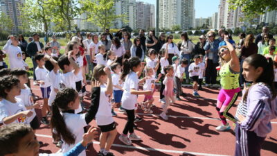 İZMİR (AA) – İzmir'de çocuklar, kanser tedavisi gören yaşıtlarına destek