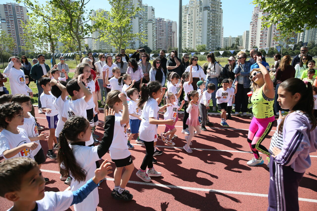 İZMİR (AA) – İzmir'de çocuklar, kanser tedavisi gören yaşıtlarına destek