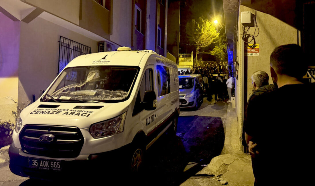 İZMİR (AA) – İzmir'in Buca ilçesinde eşini evinde tabancayla öldüren