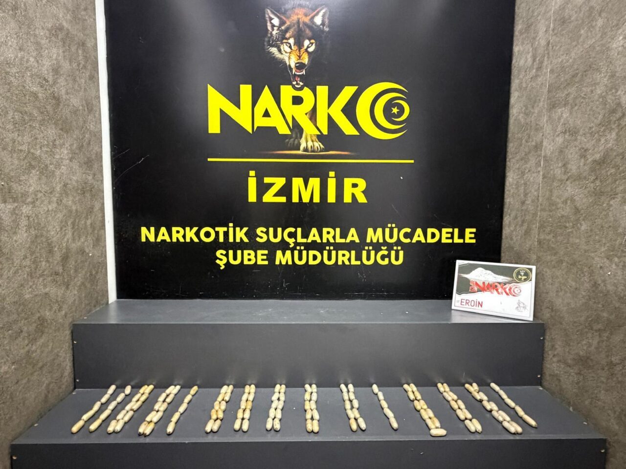 İZMİR (AA) – İzmir'de midelerinde kapsüller halinde uyuşturucu ele geçirilen
