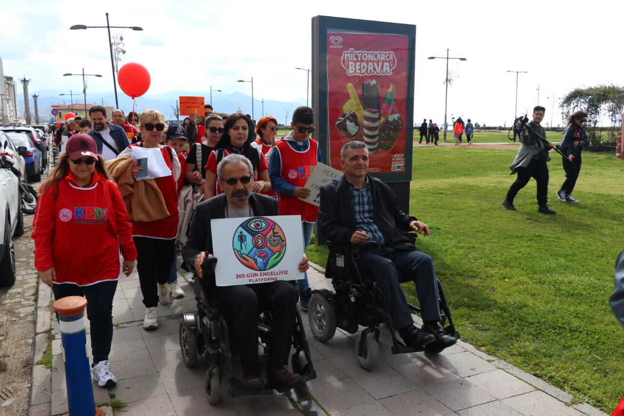 İZMİR (AA) – İzmir'de otizmli bireyler ve ailelerinin katılımıyla 4.