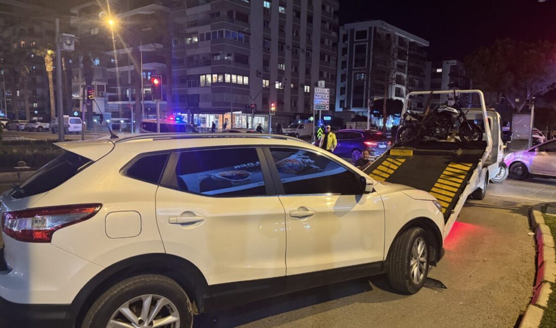 İZMİR (AA) – İzmir'in Karşıyaka ilçesinde otomobille çarpışan motosikletin sürücüsü