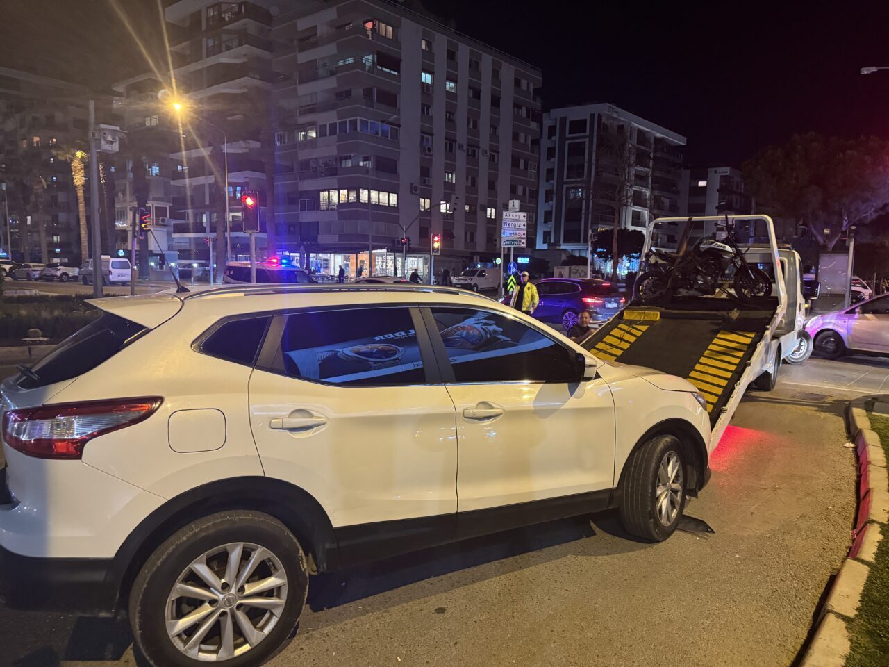 İZMİR (AA) – İzmir'in Karşıyaka ilçesinde otomobille çarpışan motosikletin sürücüsü