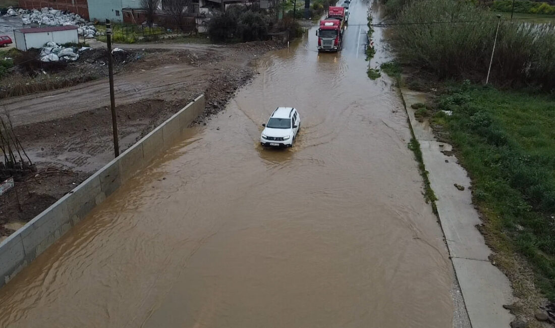 İZMİR (AA) – İzmir'in Ödemiş ilçesinde sağanak nedeniyle tarım arazileri