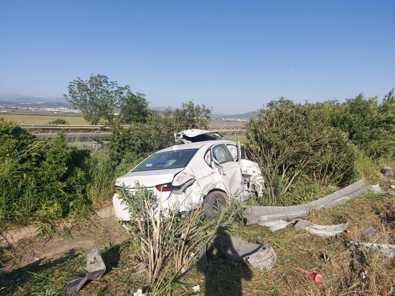 İZMİR (AA) – İzmir'in Torbalı ilçesinde tırla çarpışan otomobilin sürücüsü