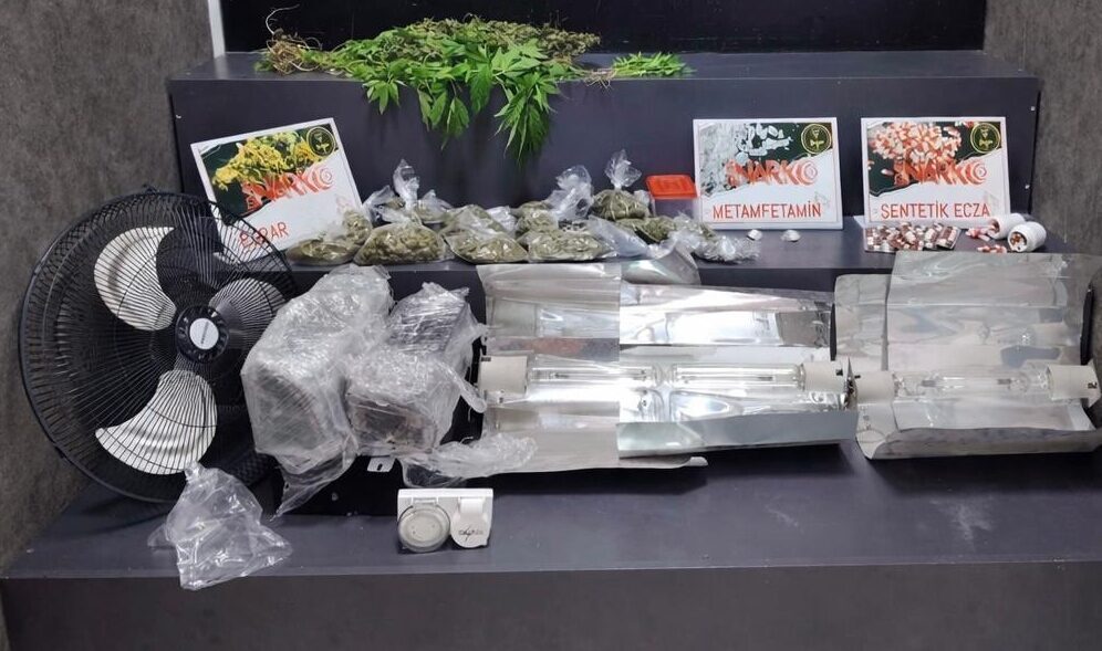 İZMİR (AA) – İzmir'in Konak ilçesinde düzenlenen uyuşturucu operasyonunda 1