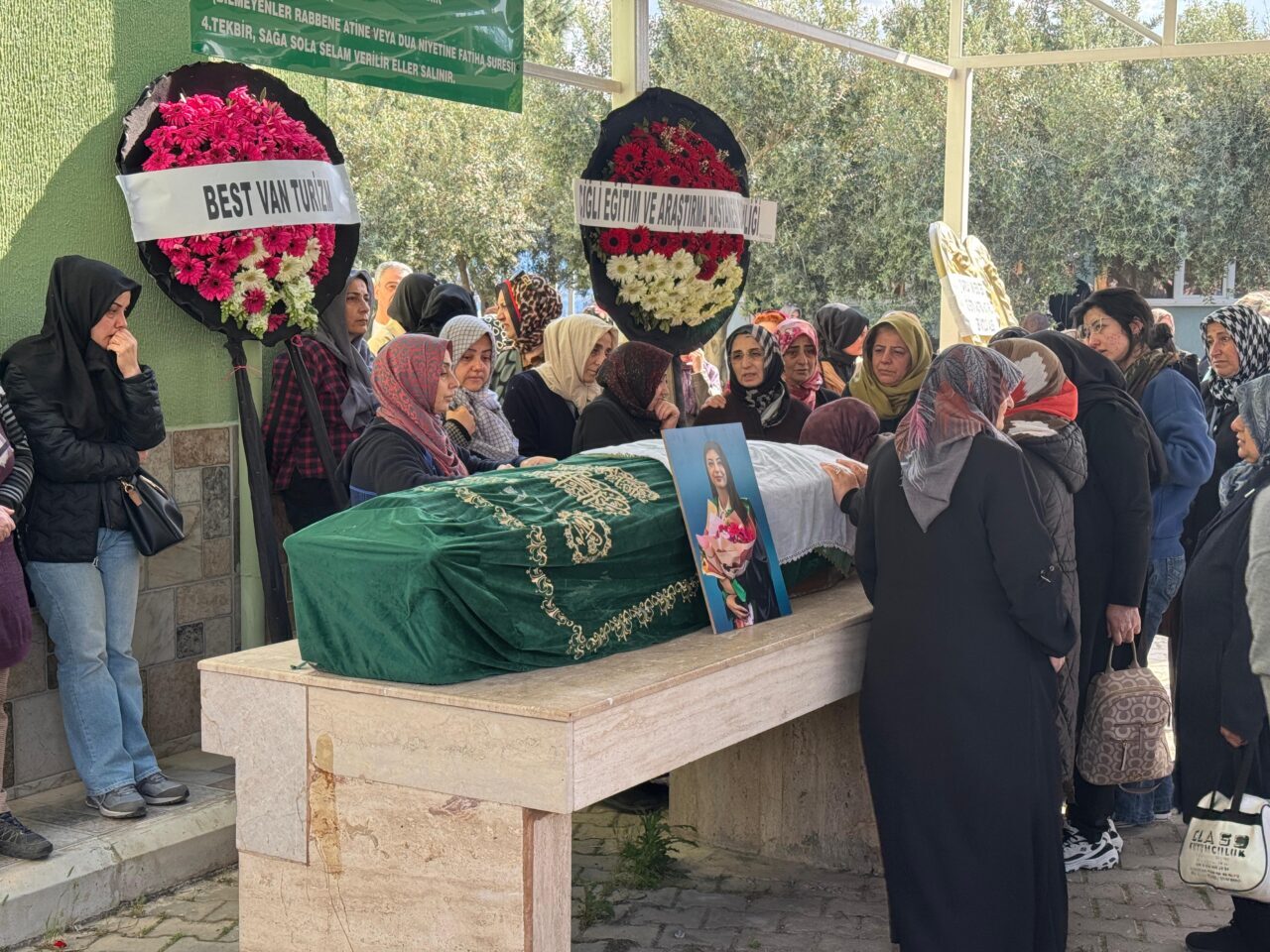 İZMİR (AA) – İzmir'in Menderes ilçesinde dün beton bariyere çarptıktan