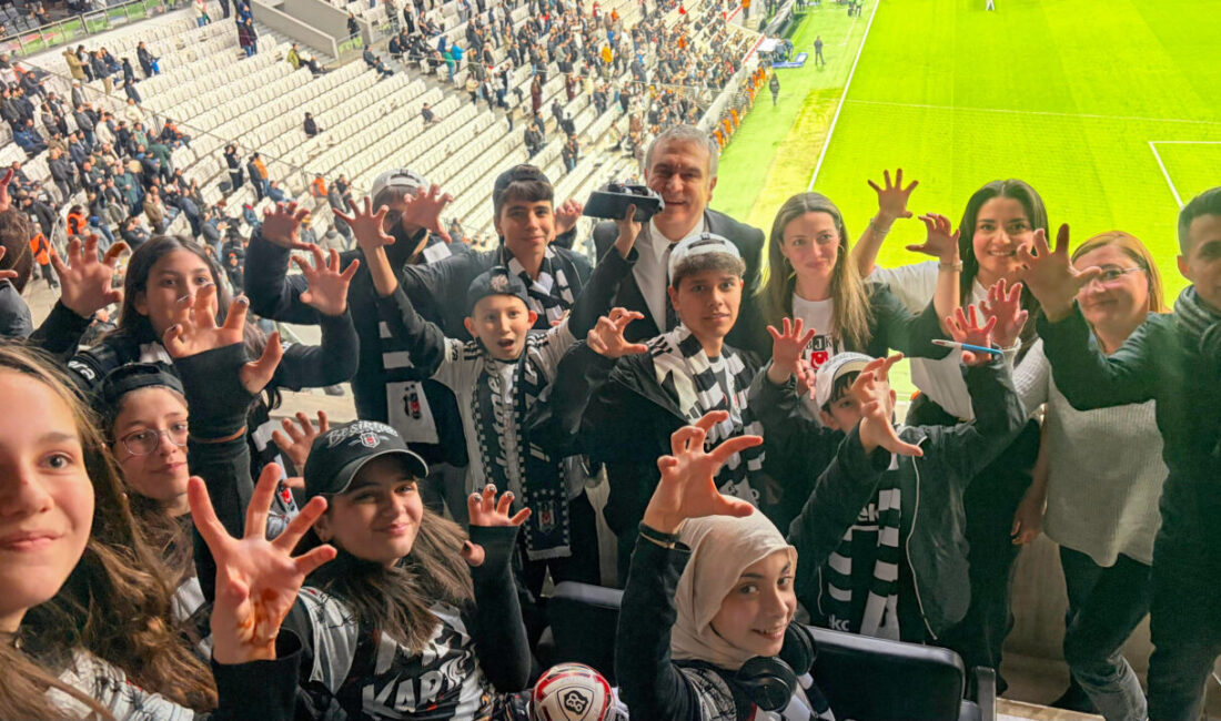 İZMİR (AA) – İzmir'in Buca ilçesinde eğitim gören Beşiktaş taraftarı
