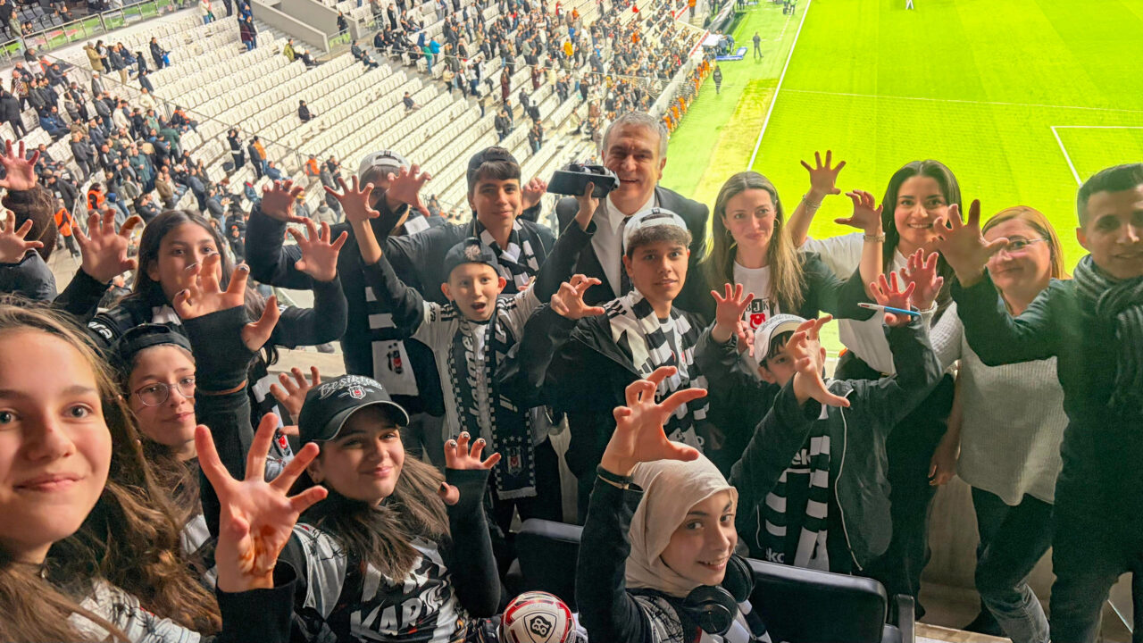 İZMİR (AA) – İzmir'in Buca ilçesinde eğitim gören Beşiktaş taraftarı
