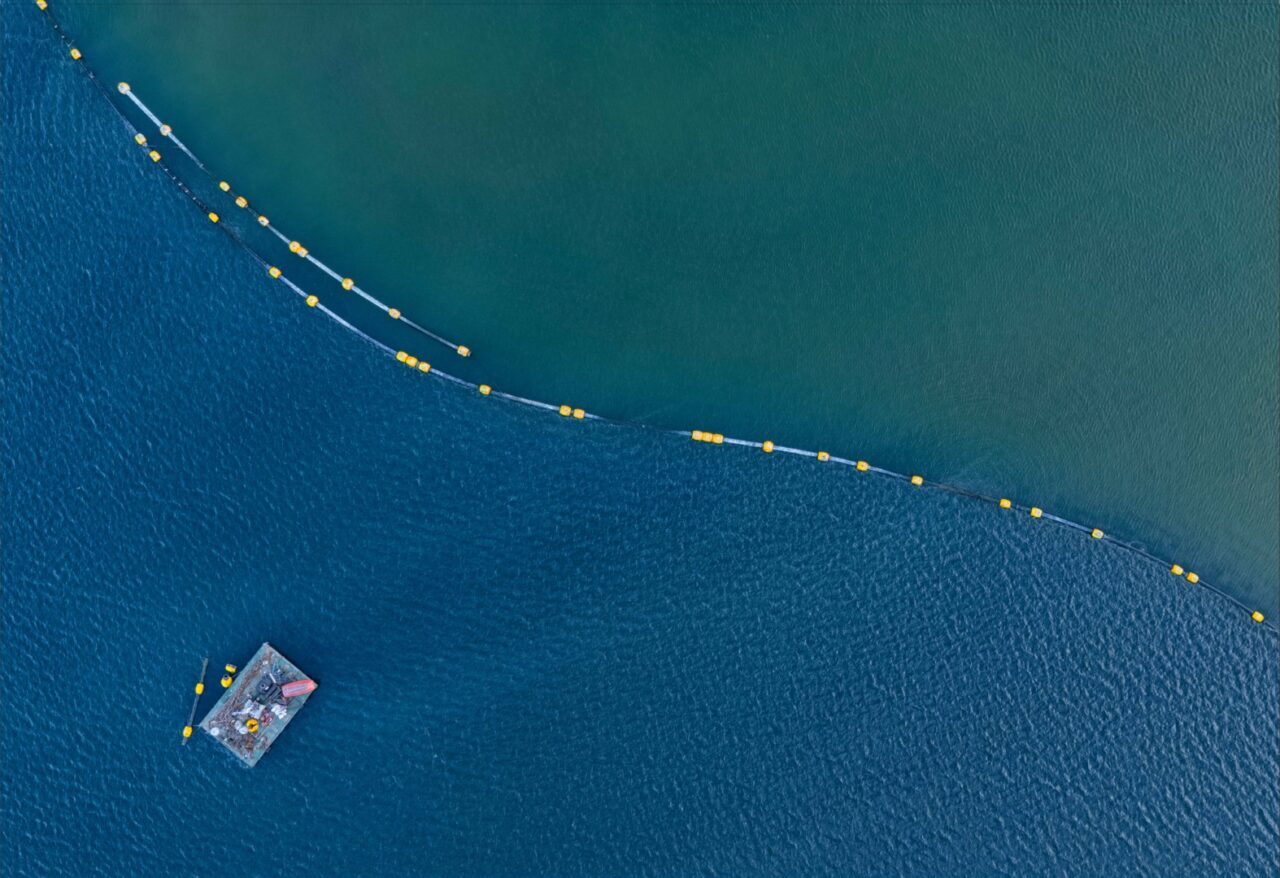 KOCAELİ (AA) – Kocaeli Büyükşehir Belediyesince yürütülen dip çamuru temizliği,