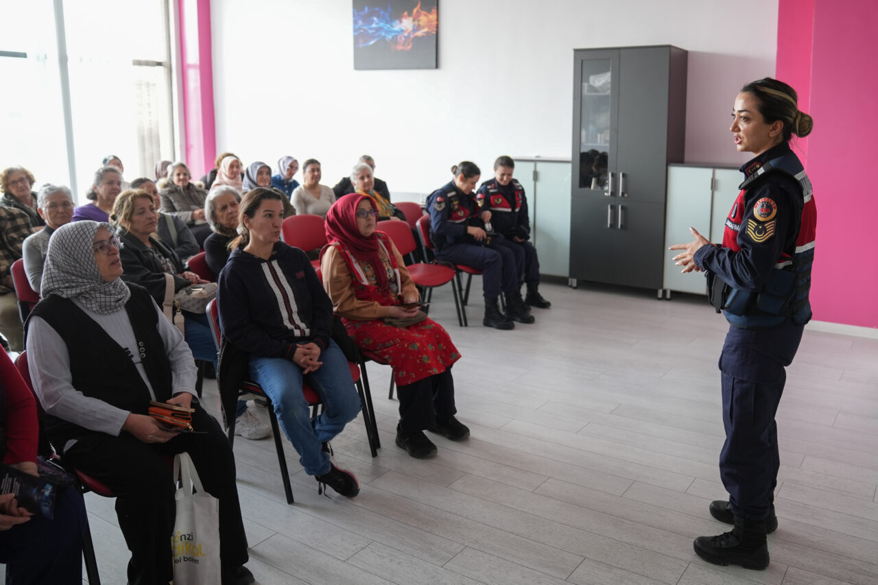 - Jandarma Kıdemli Üsteğmen Süleyman Akkoç:
- "Vatandaşlarımız böyle bir olayla