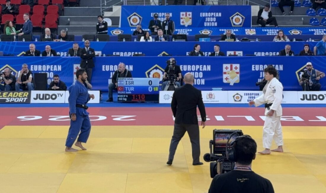 - Şampiyonanın ilk gününde tatamiye çıkan Tuğçe Beder, Sıla Ersin