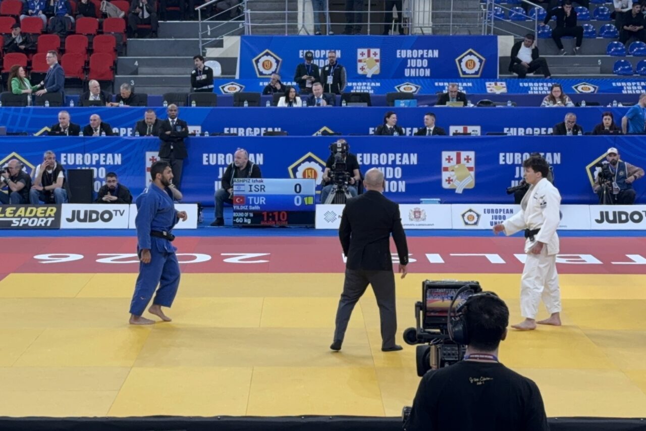 - Şampiyonanın ilk gününde tatamiye çıkan Tuğçe Beder, Sıla Ersin