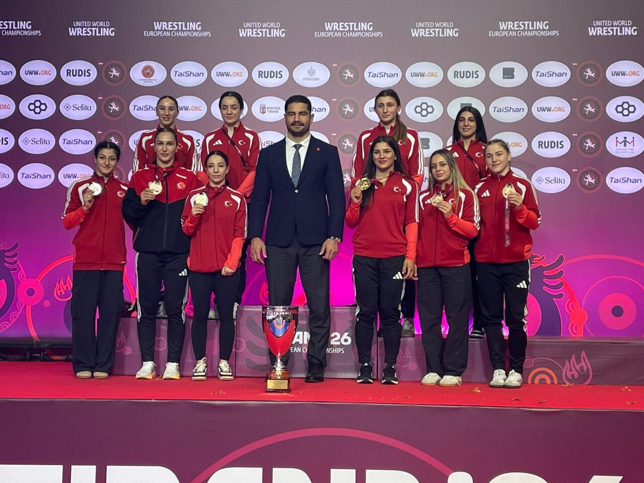 - Arnavutluk'ta düzenlenen Avrupa Güreş Şampiyonası'nda 1 altın, 2 gümüş