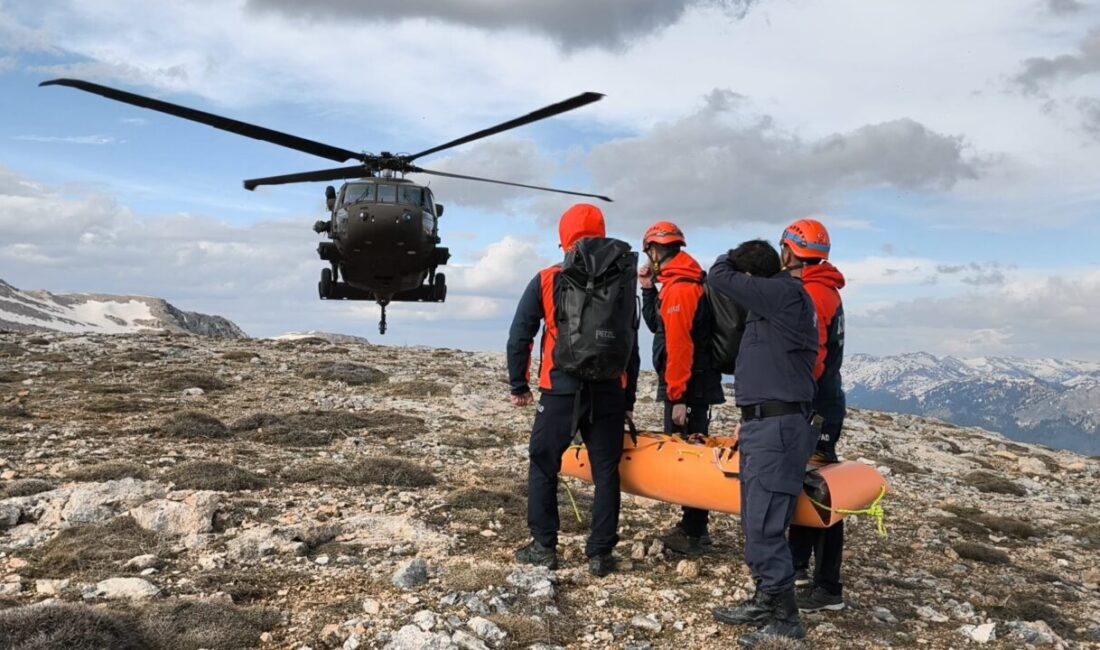 - Cenaze, sarp ve kayalık arazi nedeniyle askeri helikopterle bulunduğu