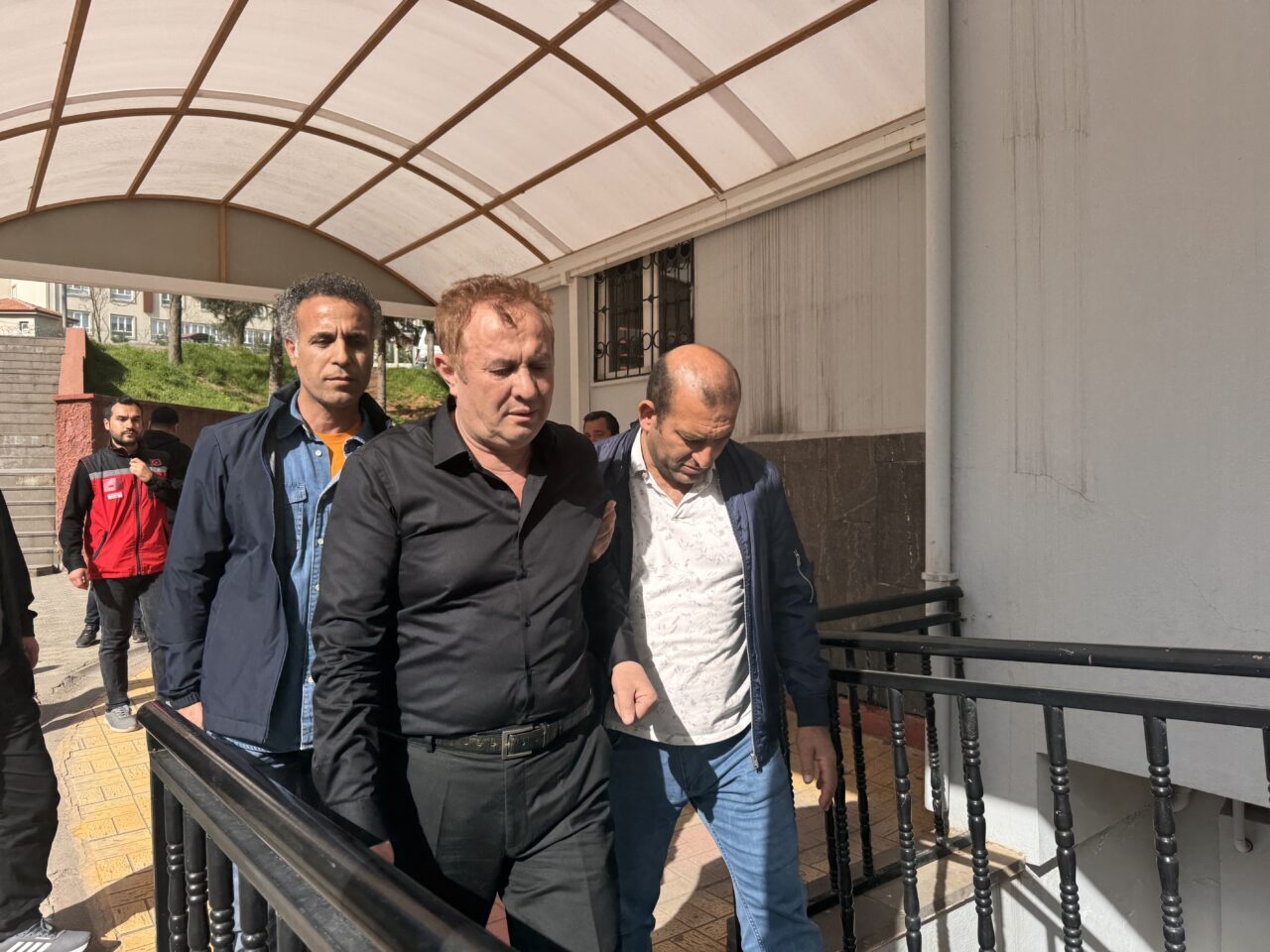 - "Örnek bir öğretmendi, öğrencilerini çok severdi. Emekliliği geldiği halde