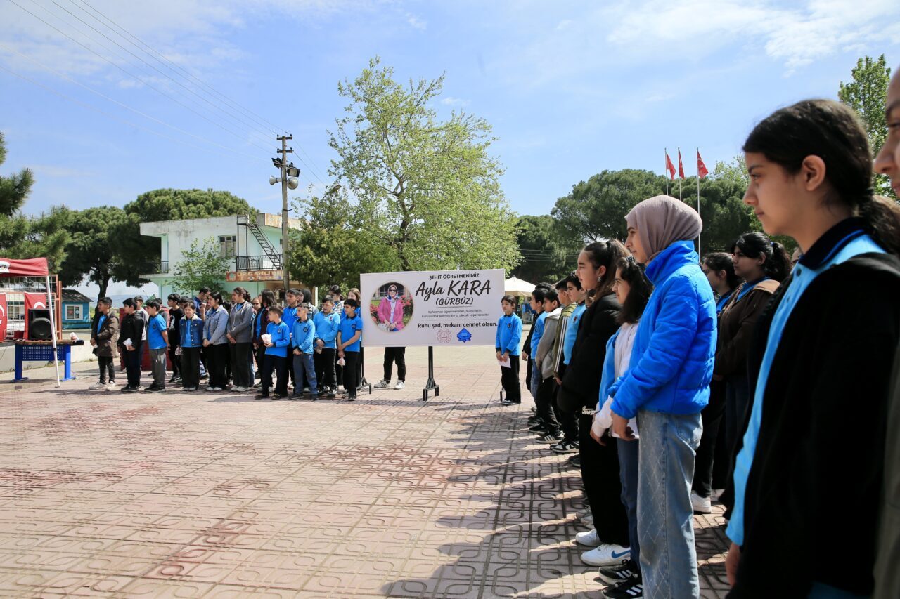 MANİSA (AA) – Kahramanmaraş'ta 15 Nisan'da Ayser Çalık Ortaokulu'na gerçekleştirilen