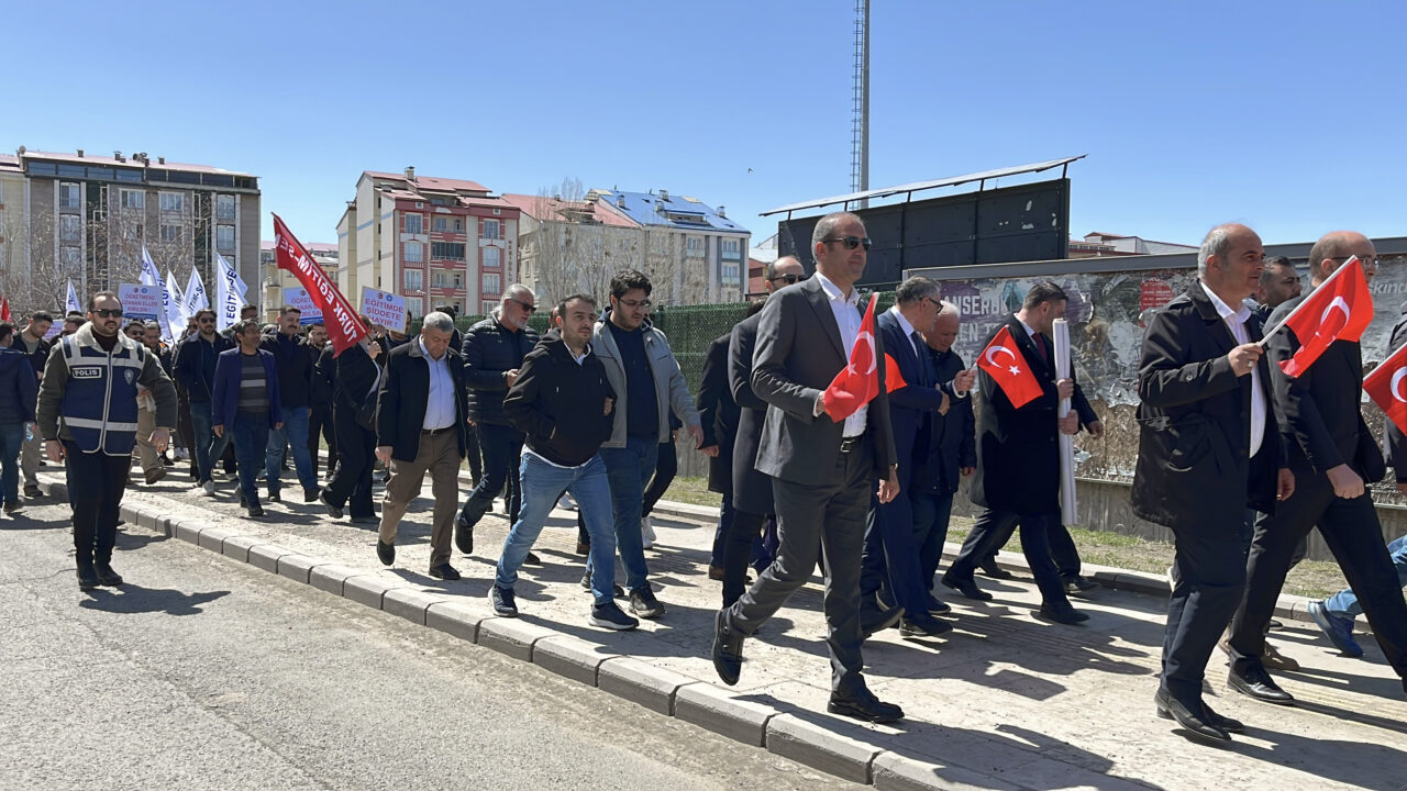 AĞRI/ERZİNCAN/KARS (AA) – Kahramanmaraş'ta bir okula yapılan silahlı saldırıda hayatını