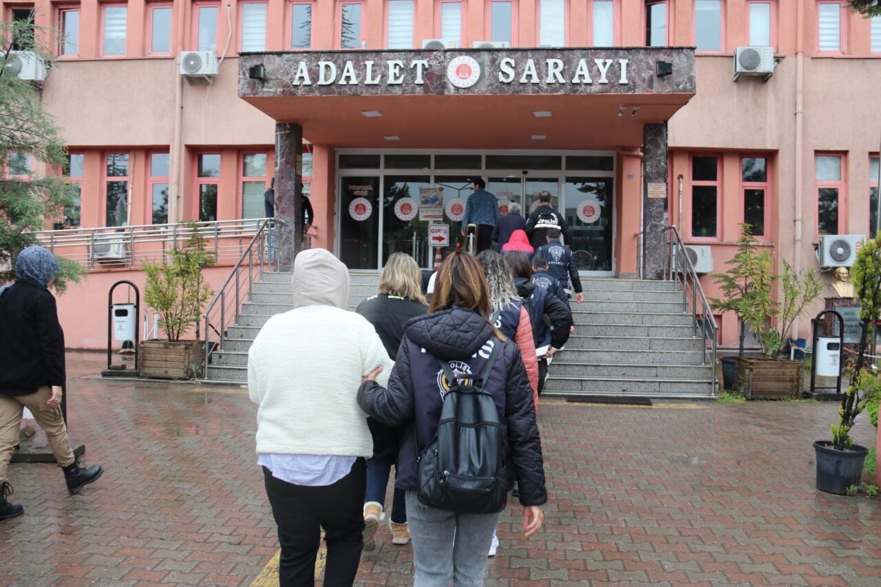 KARABÜK (AA) – Karabük merkezli 8 ilde düzenlenen dolandırıcılık operasyonunda