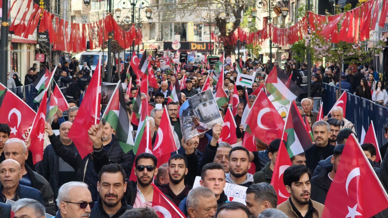 KARABÜK (AA) – Karabük'te, İsrail'in Gazze'ye yönelik saldırılarına tepki amacıyla
