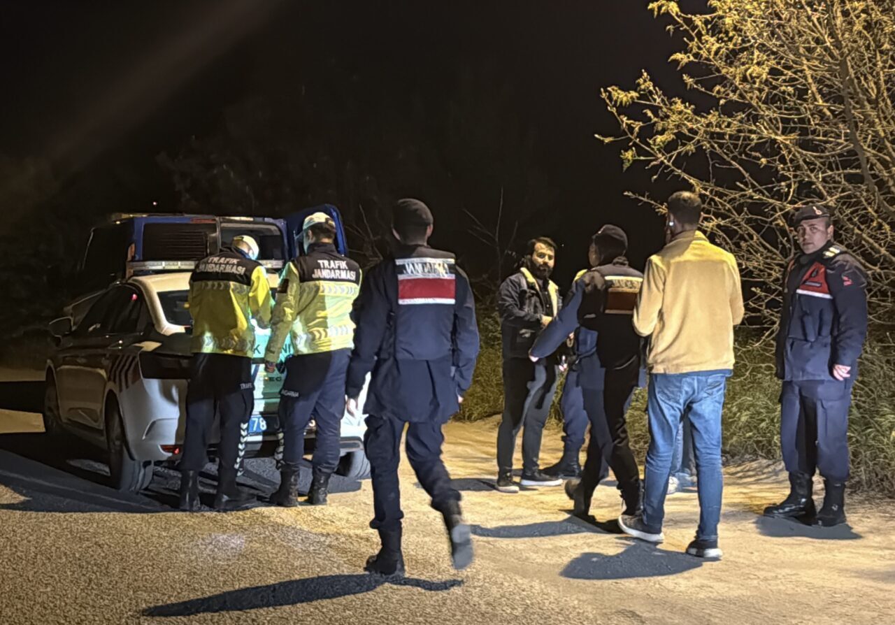 - Ehliyetine daha önce el konulduğu belirlenen sürücüye 400 bin