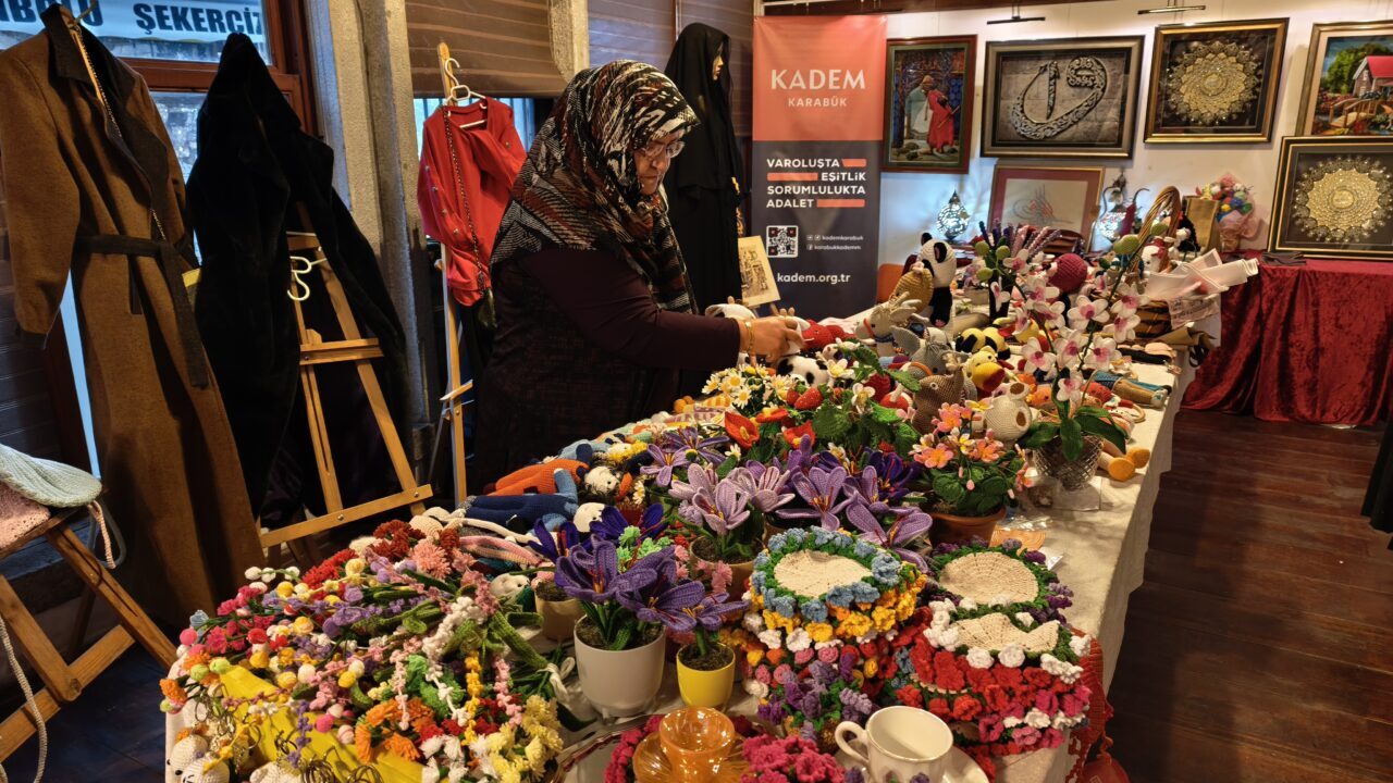 KARABÜK (AA) – Karabük'te "Kadınlar ve Çocuklar Birlikte Öğreniyor" projesini