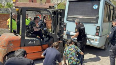KARABÜK (AA) – Karabük'te motosikletin minibüsün altında kalması sonucu yaralanan