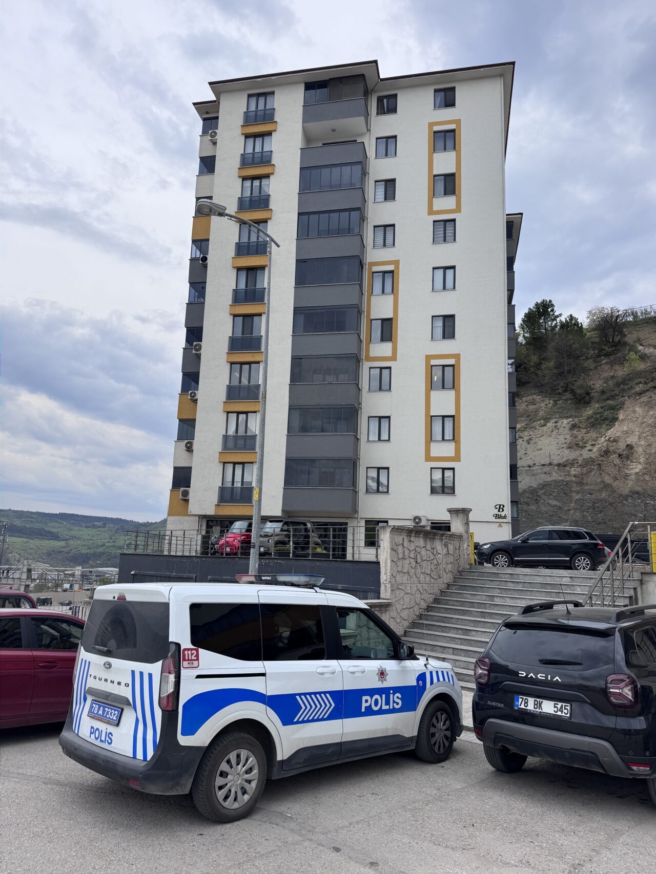 KARABÜK (AA) – Karabük'te 78 yaşındaki adam yaşadığı apartman dairesinin