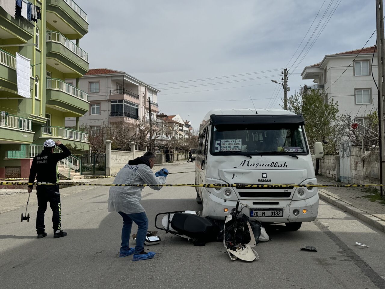 KARAMAN (AA) – Karaman'da minibüsün elektrikli motosikletle çarpışması sonucu ağır