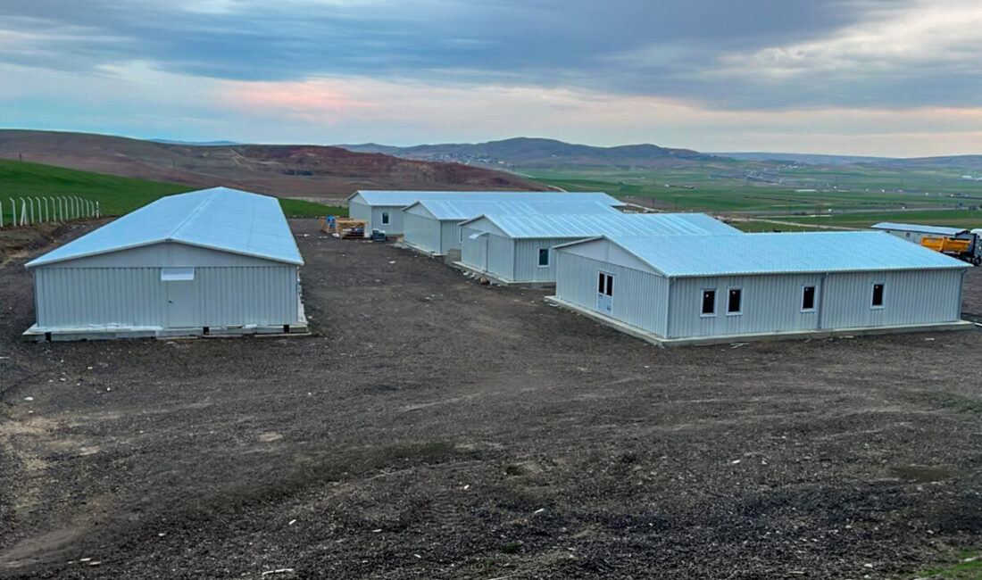 - Karmod Prefabrik Genel Müdürü Uğur Kadir:
- "Prefabrik yapı sektöründeki