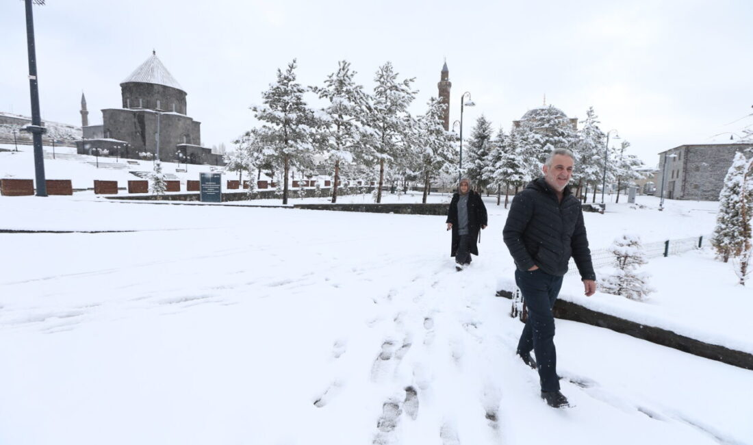KARS (AA) – Kars ve Ardahan'da kar yağışı iki gündür