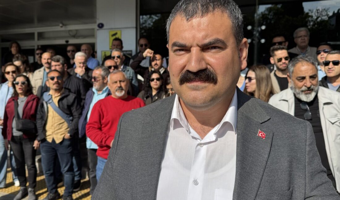 İZMİR (AA) – İzmir'in Karşıyaka Belediyesi'nde çalışan 455 memur, alacaklarının