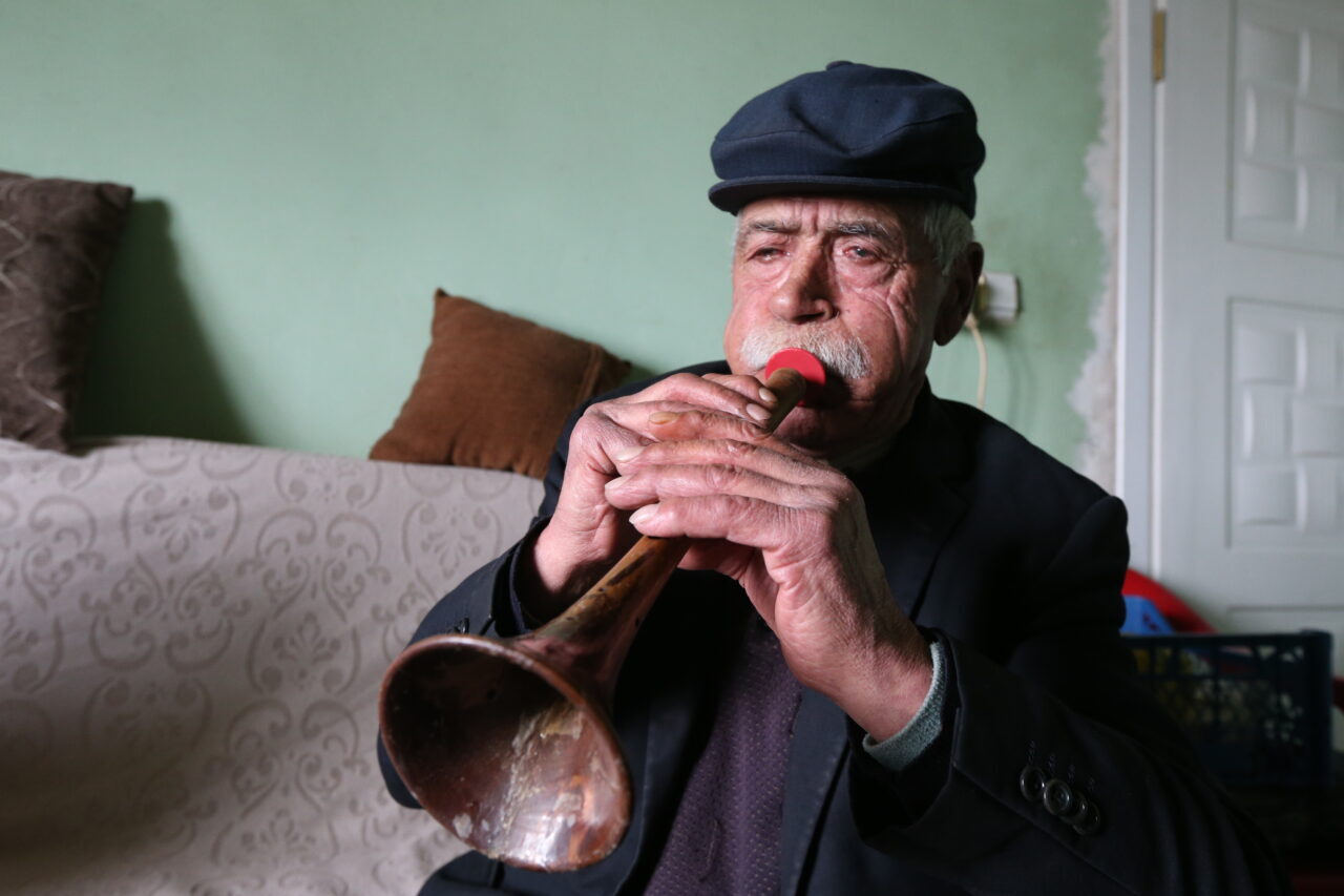 KARS (AA) – Kars'ta yaşayan 82 yaşındaki Nazim Koç, gittiği